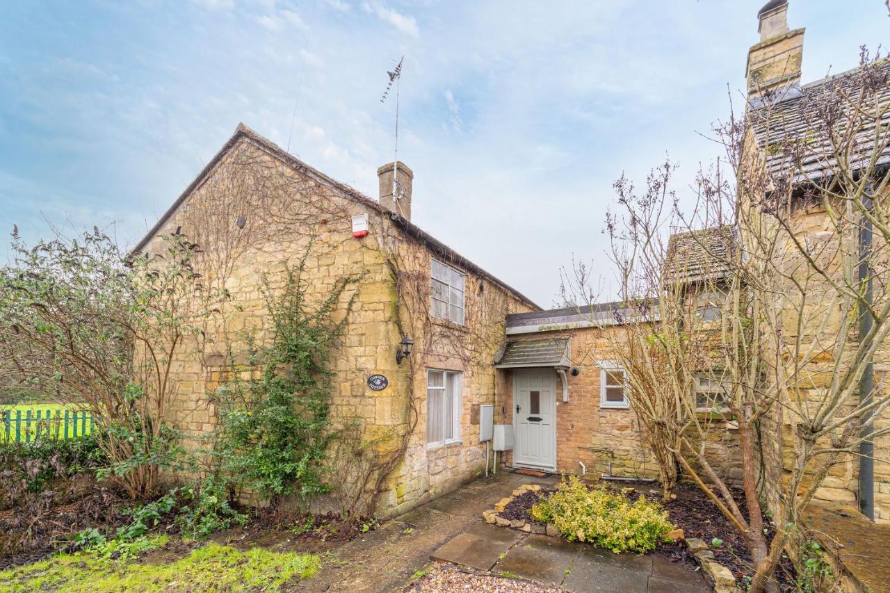 Seven Living Retreats Cotswold Villa Moreton-in-Marsh Exterior photo